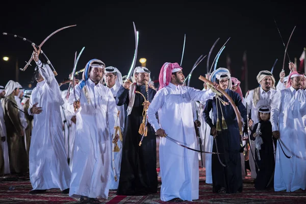Doha Qatar December 2017 Traditional Bedouin Sword Dancing Celebration Qatar — ストック写真