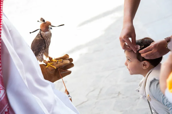 Doha Qatar April 2022 Qatari Children Falcon Area Souq Waqif — Stock Photo, Image