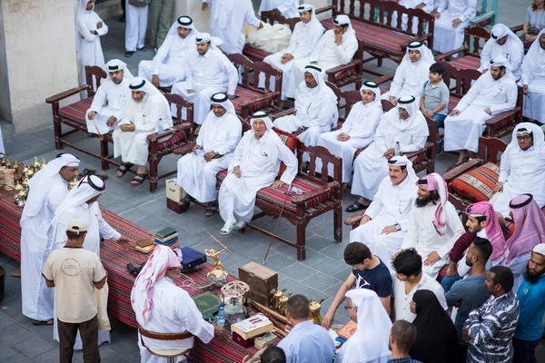 Doha Qatar April 2022 Local People Auction Antiques Passage Old — Stock Photo, Image