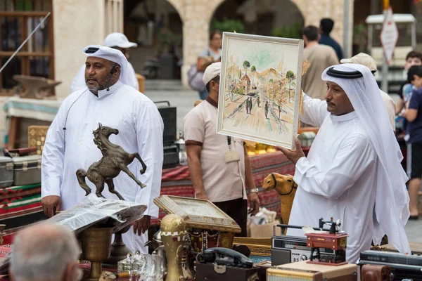 Doha Qatar April 2022 Local People Auction Antiques Passage Old — ストック写真