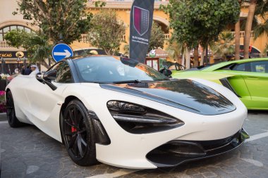 Doha, Katar-Şubat 01.2020: Katar takımı tarafından yapay Pearl Adası 'nda 