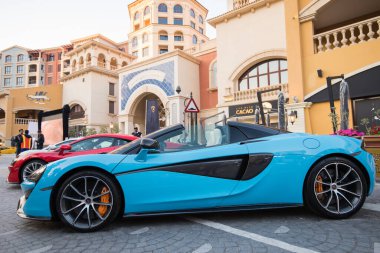 Doha, Katar-Şubat 01.2020: Katar takımı tarafından yapay Pearl Adası 'nda 