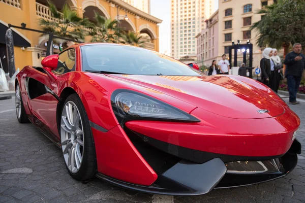 Doha, Katar-Şubat 01.2020: Katar takımı tarafından yapay Pearl Adası 'nda 