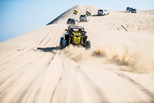 Doha Qatar Febbraio 2018 Auto Fuoristrada Tra Dune Sabbia Del — Foto Stock