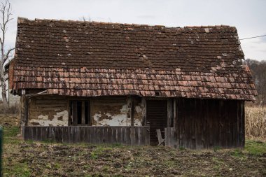 Hırvatistan, 20 Nisan 2022: Çok eski geleneksel ahşap ev.