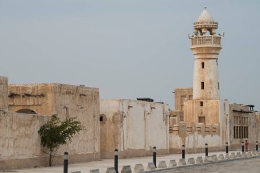 Doha, Katar-20 Nisan 2022: Al Wakrah Pazarı geleneksel Arap mimari tarzında inşa edilmiştir.