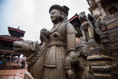 Katmandu, Nepal - 20 Nisan 2022: Patan Durbar Meydanı Lalitpur şehrinin merkezinde yer almaktadır. Patan, bilinen en eski Budist şehridir.. 