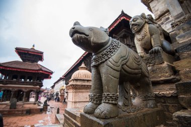 Katmandu, Nepal - 20 Nisan 2022: Patan Durbar Meydanı Lalitpur şehrinin merkezinde yer almaktadır. Patan, bilinen en eski Budist şehridir.. 