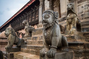 Katmandu, Nepal - 20 Nisan 2022: Patan Durbar Meydanı Lalitpur şehrinin merkezinde yer almaktadır. Patan, bilinen en eski Budist şehridir.. 