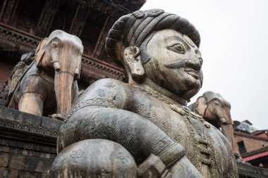 Katmandu, Nepal - 20 Nisan 2022: Patan Durbar Meydanı Lalitpur şehrinin merkezinde yer almaktadır. Patan, bilinen en eski Budist şehridir.. 