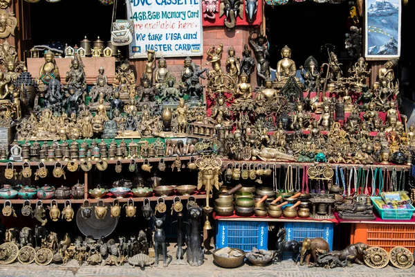 Katmandu, Nepal - 20 Nisan 2022: Budist Swayambhunath Tapınağı (maymun tapınağı) UNESCO Dünya Mirası Alanı.