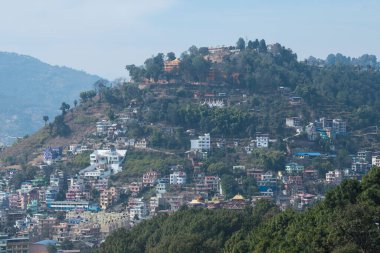 Katmandu, Nepal - 20 Nisan 2022: Katmandu şehrinin Swayambhunath stupasından panoramik üst görünümü.