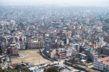 Katmandu, Nepal - 20 Nisan 2022: Katmandu şehrinin Swayambhunath stupasından panoramik üst görünümü.