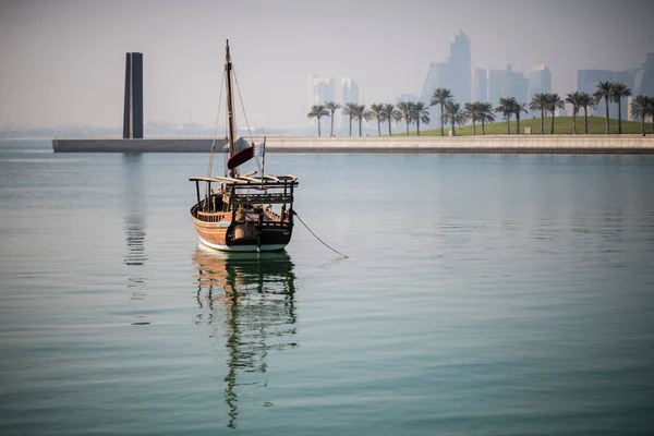 Doha Qatar April 2022 Traditional Dhow Boats Futuristic Skyline Doha — стоковое фото