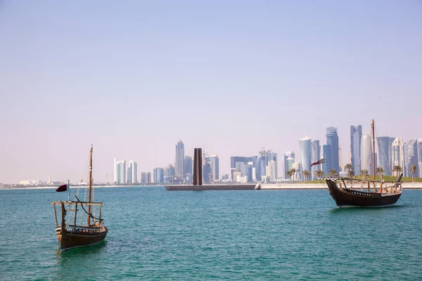 Doha Qatar April 2022 Traditional Dhow Boats Futuristic Skyline Doha — стоковое фото