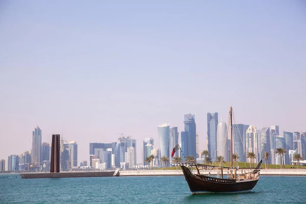 Doha Qatar April 2022 Traditional Dhow Boats Futuristic Skyline Doha — стоковое фото