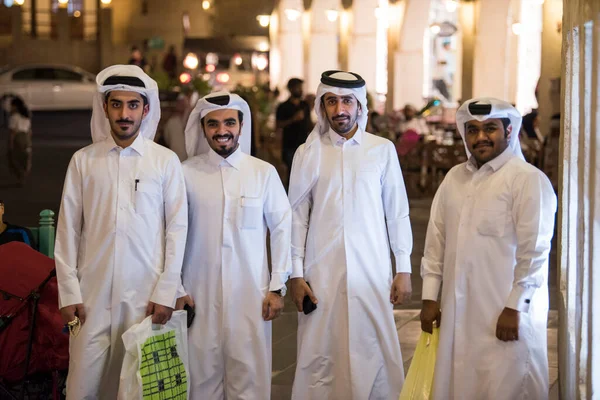 Doha Qatar Fevereiro 2020 Visões Noturnas Lojas Vendedores Mercado Mercado — Fotografia de Stock