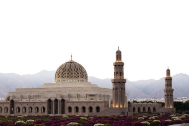 Muscat, Umman - 24 Nisan 2022: Muscat 'taki Sultan Qaboos Büyük Camii Mimarisi.