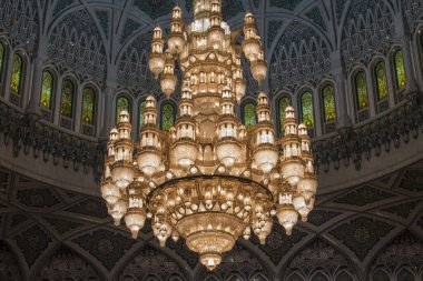 Muscat, Umman - 24 Nisan 2022: Muscat 'taki Sultan Qaboos Büyük Camii Mimarisi.