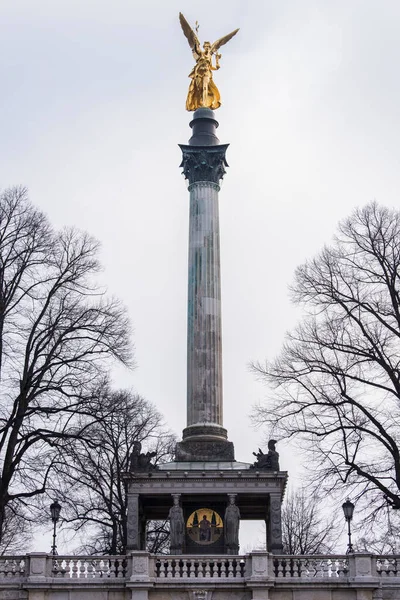 Alemanha Munique Dezembro 2021 Monumento Anjo Paz Friendsengel Parque Maximiliano — Fotografia de Stock