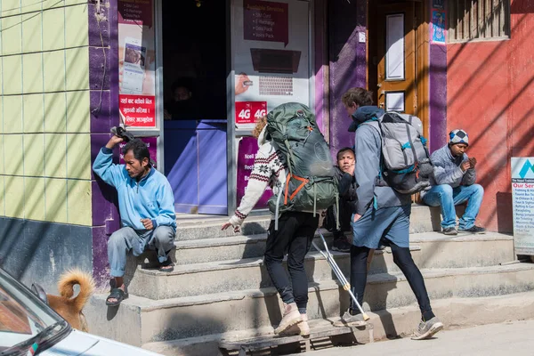 Κατμαντού Νεπάλ Απριλίου 2019 Τουρίστες Εξερευνούν Τους Δρόμους Του Κέντρου — Φωτογραφία Αρχείου