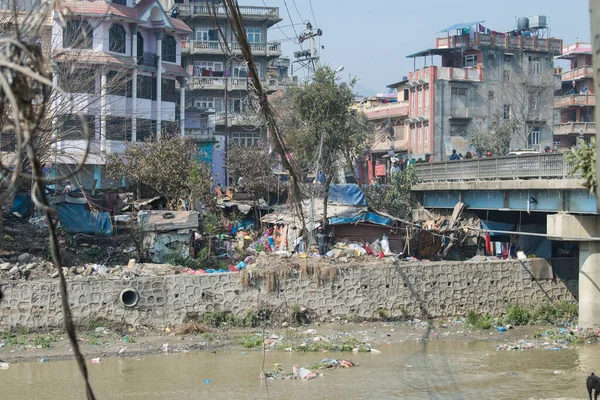 Katmandu Nepal April 2022 Sopor Och Plastföroreningar Flodstranden Katmandu — Stockfoto