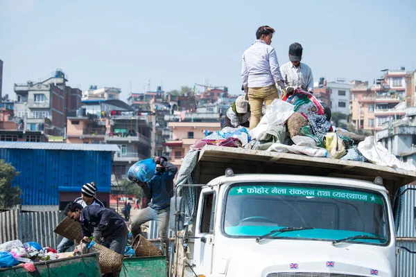 Katmandu Nepal April 2022 Sopor Och Plastföroreningar Flodstranden Katmandu — Stockfoto