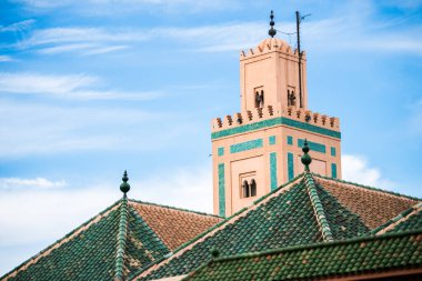 Marakeş, Fas - 1 Mayıs 2022: Marakeş 'in eski Medine ilçesinin mimarisi.