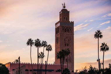 Marakeş, Fas - 1 Mayıs 2022: Marakeş 'in eski Medine ilçesinin mimarisi.