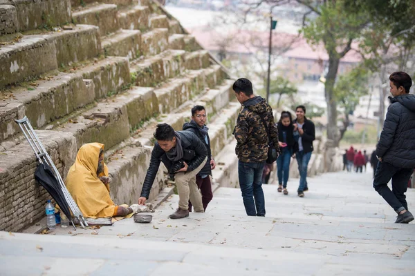 Κατμαντού Νεπάλ Απριλίου 2019 Άτομα Ειδικές Ανάγκες Παρακαλούν Στο Δρόμο — Φωτογραφία Αρχείου