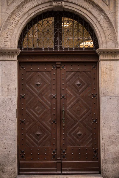 Munich Germany May 2022 Old Decorative Main Entrance Wooden Door — Foto de Stock