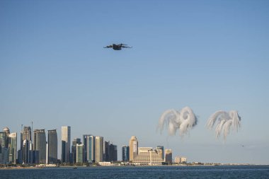 Doha, Katar, 18 Aralık 2017. Katar Ulusal Günü için Doha Corniche rıhtımındaki Katar Hava Kuvvetleri Yürüyüşü.