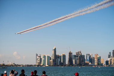 Doha, Katar, 18 Aralık 2017. Katar Ulusal Günü için Doha Corniche rıhtımındaki Katar Hava Kuvvetleri Yürüyüşü.