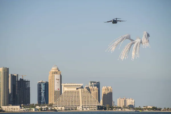 Doha Qatar Dicembre 2017 Qatar Air Force Parade Sul Lungomare — Foto Stock