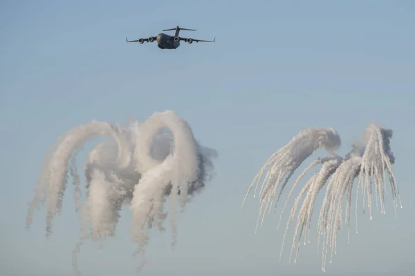 Doha Qatar Diciembre 2017 Desfile Fuerza Aérea Qatar Paseo Marítimo —  Fotos de Stock