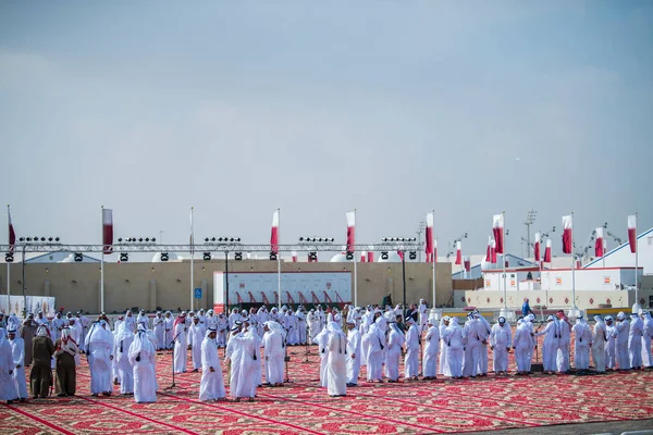 Doha Qatar Diciembre 2017 Los Bateristas Vestidos Con Ropa Tradicional —  Fotos de Stock