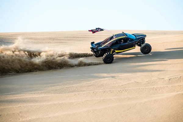 Doha Qatar April 2022 Road Buggy Car Sand Dunes Qatari — Fotografia de Stock