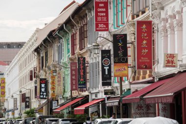 Singapur Şehri, Singapur-Eylül 08.2019 Singapur 'un Çin Mahallesi renkli binalarıyla ünlüdür, eski Çin dükkanlarını saklar.. 