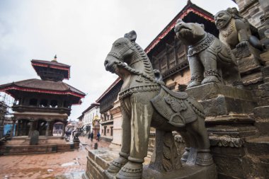 Kathmandu, Nepal - 10 Mayıs 2022: Bhaktapur Durbar Meydanı eski Bhaktapur Krallığının kraliyet sarayıdır ve UNESCO Dünya Mirasları Alanı ilan edilmiştir.