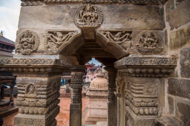 Kathmandu, Nepal - 10 Mayıs 2022: Bhaktapur Durbar Meydanı eski Bhaktapur Krallığının kraliyet sarayıdır ve UNESCO Dünya Mirasları Alanı ilan edilmiştir.