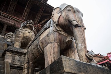 Kathmandu, Nepal - 10 Mayıs 2022: Bhaktapur Durbar Meydanı eski Bhaktapur Krallığının kraliyet sarayıdır ve UNESCO Dünya Mirasları Alanı ilan edilmiştir.