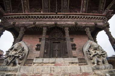Kathmandu, Nepal - 10 Mayıs 2022: Bhaktapur Durbar Meydanı eski Bhaktapur Krallığının kraliyet sarayıdır ve UNESCO Dünya Mirasları Alanı ilan edilmiştir.