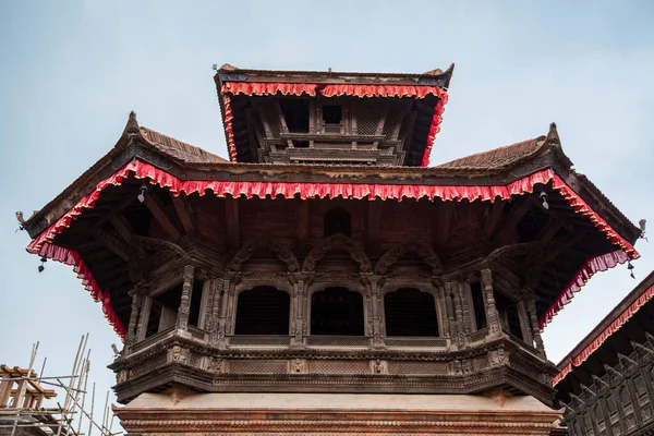 Kathmandu, Nepal - 10 Mayıs 2022: Bhaktapur Durbar Meydanı eski Bhaktapur Krallığının kraliyet sarayıdır ve UNESCO Dünya Mirasları Alanı ilan edilmiştir.