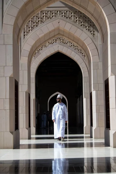 Muscat Oman March 2019 Tourists Tour Sultan Qaboos Grand Mosque — ストック写真
