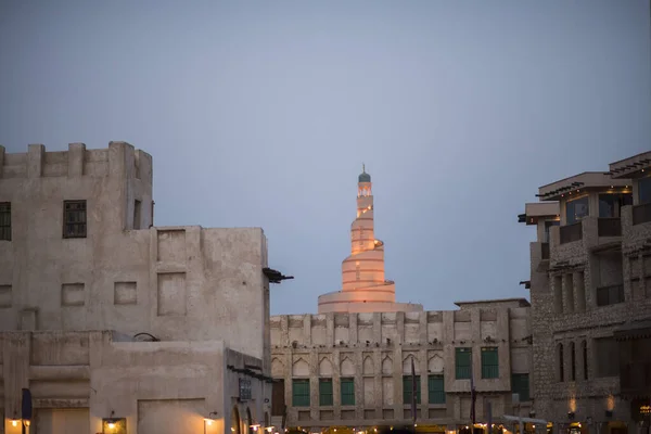 Doha Qatar Abril 2022 Vistas Nocturnas Arquitectura Tradicional Árabe Mezquita —  Fotos de Stock