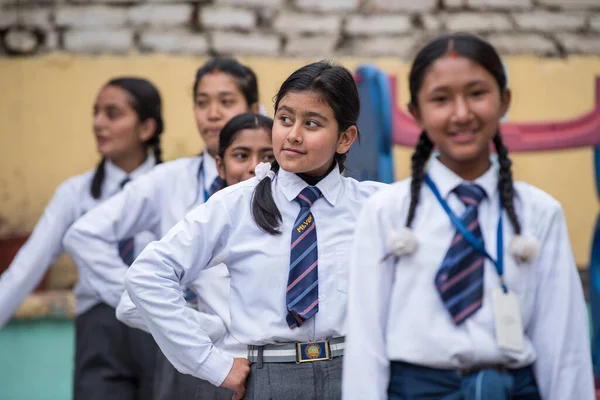 Katmandú Nepal Abril 2022 Estudiantes Secundaria Vestidos Con Uniformes Escolares —  Fotos de Stock