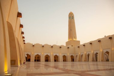 Doha, Katar - 24 Nisan 2022: İmam Muhammed ibn el-Vahab Camii Katar 'ın ulusal camisidir.. 