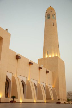 Doha, Katar - 24 Nisan 2022: İmam Muhammed ibn el-Vahab Camii Katar 'ın ulusal camisidir.. 