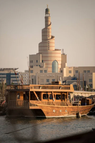 Doha Qatar April 2022 Traditionele Boten Genaamd Dhows Zijn Verankerd — Stockfoto