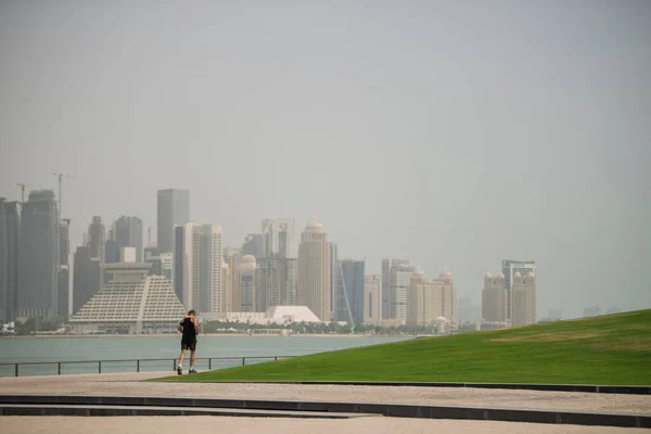 Doha Qatar Marzo 2019 Persone Che Godono Una Giornata Sole — Foto Stock